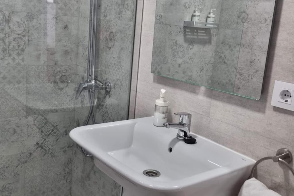 Piso Puerta Del Angel Apartment Jaen Ngoại thất bức ảnh